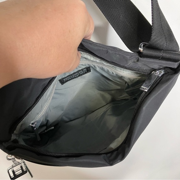 Hedgren Fate Crossover bag black medium size RFID protection - Picture 6 of 10